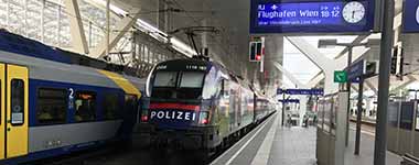 Zug-Abfahrtszeiten: Bahnhofstafel